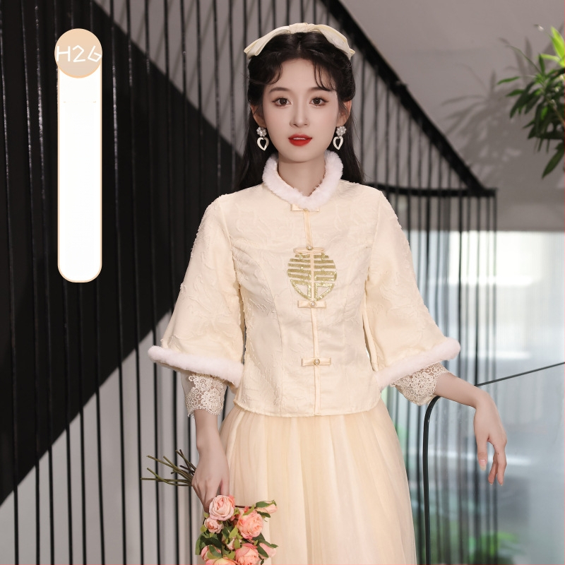 Kinų stiliaus pamergių suknelė, ilgos rankovės, ilga iki grindų suknelė, liemuo vidutinio pločio, stačios apykaklės