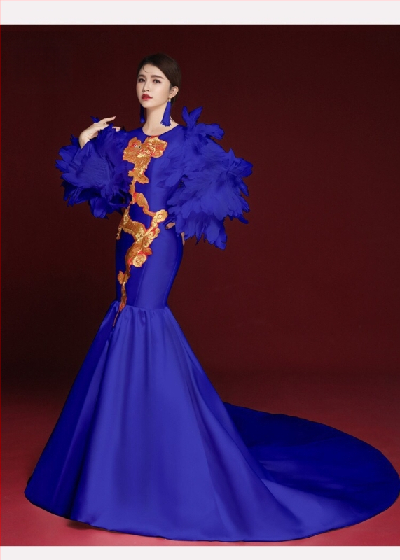 Hiina stiilis õhtukleit, varrukateta, sügav V-kaelus, tikandid, pikk A-liiniga