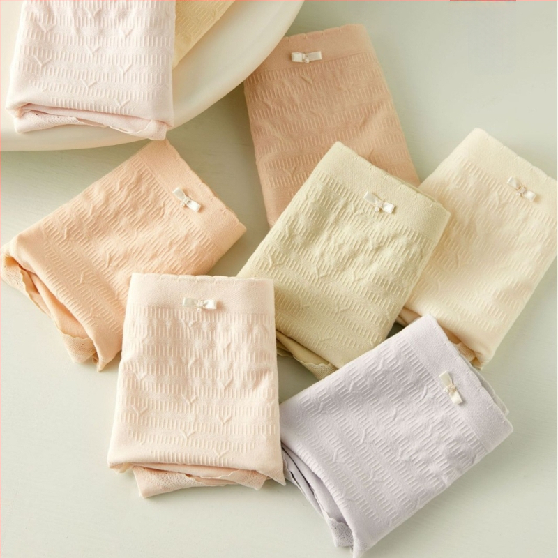 Sieviešu bezšuvju apakšbikses ar vidējo jostu – elpojošas, antibakteriālas; Jacquard audums no regenerētās celulozes; starplika no kokvilnas 90–95%