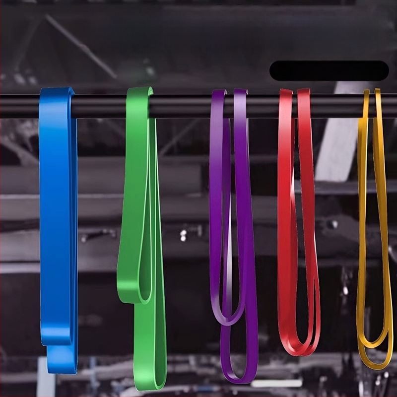 Elastīgā trenēšanās lenta ar palīdzības jostu, piemērota vilkšanai uz augšu (pull-ups), spēka treniņiem un izstiepšanai