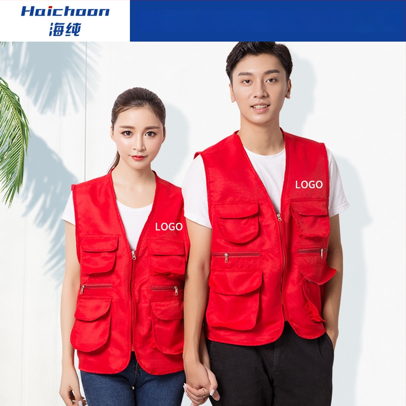 Töövest mitmekülgsete taskutega ja logo trükiga, reversiga kaelus, ühe rida kinnitusega, puuvillane materjal