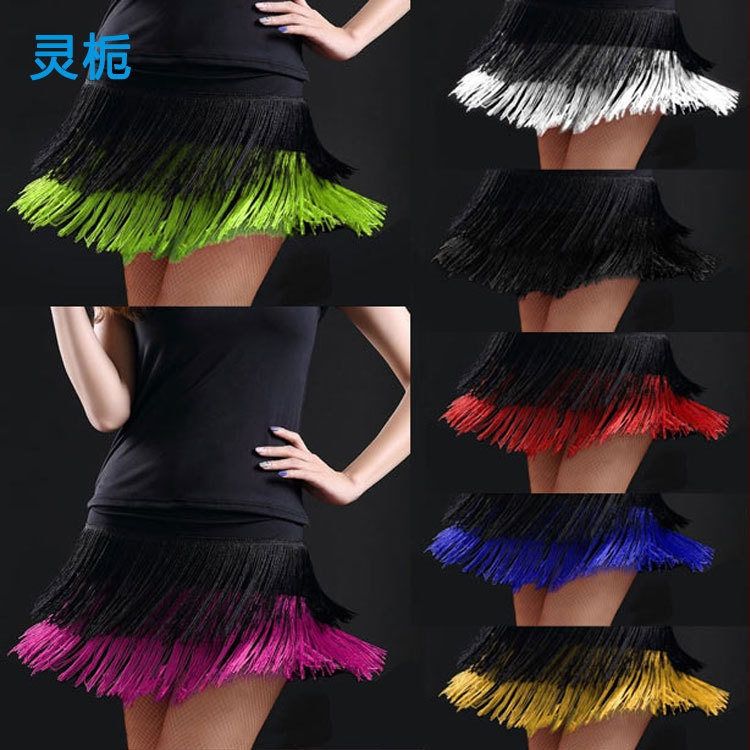 Fringēm deju prakses svārki Latīņu dejām – īsi svārki ar fringēm, Milk Silk audums, 95% spandex un 5% poliesters, pieaugušām sievietēm 25–29 gadu vecumā