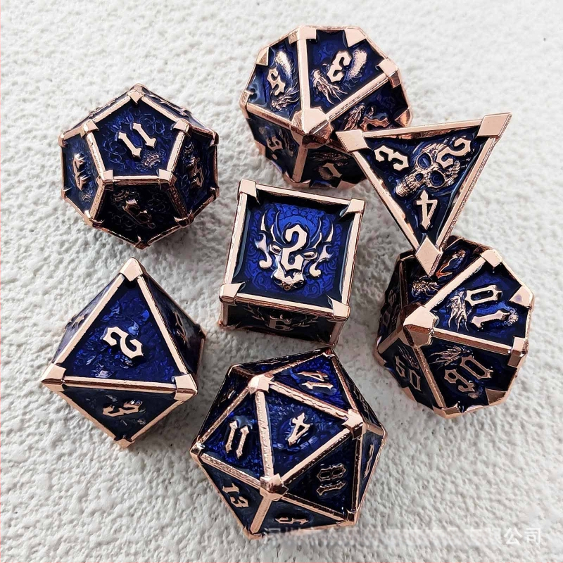 7 kauli no cinka sakausējuma ar noapaļotiem stūriem D&D galda spēlei