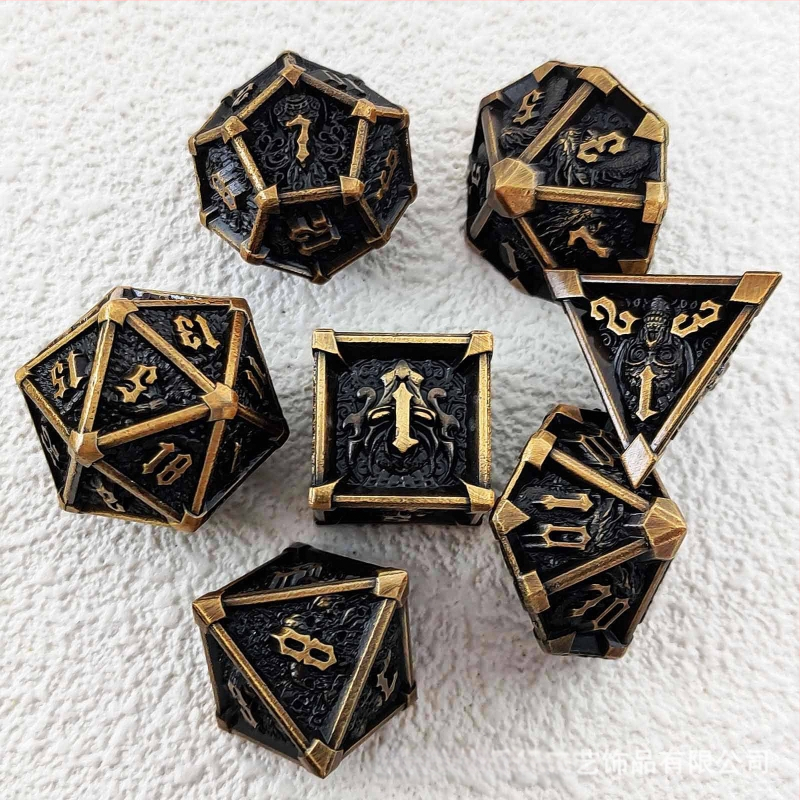 7 kauli no cinka sakausējuma ar noapaļotiem stūriem D&D galda spēlei