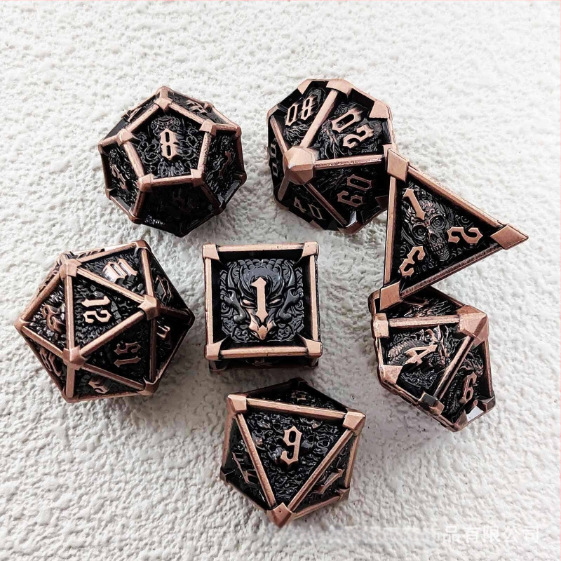 7 kauli no cinka sakausējuma ar noapaļotiem stūriem D&D galda spēlei