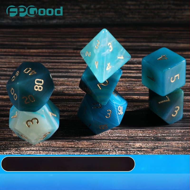 Galda spēļu kauliņi – dabīgi kristāla dārgakmeņi, divdesmitpusēji, taisnā leņģa stilā, wowu