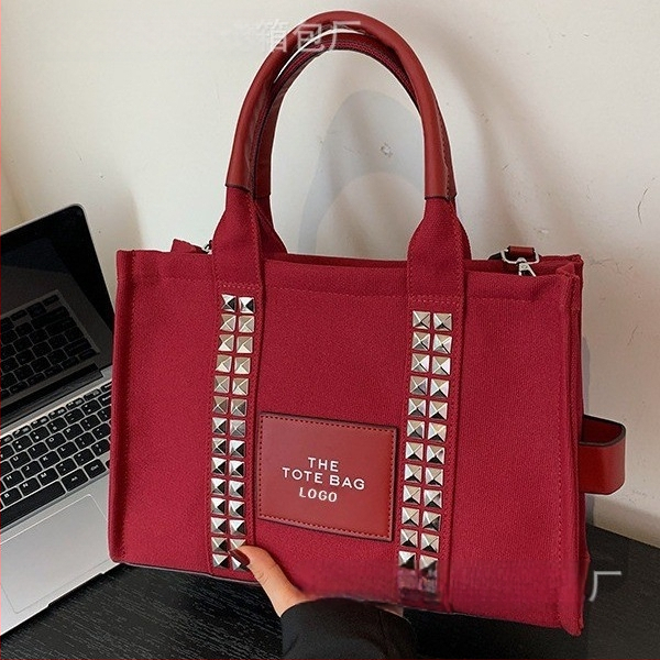 PU tote táska – cipzár, vászon bélés, vízszintes négyzet alak, mobiltelefon zseb, egy vállpánt