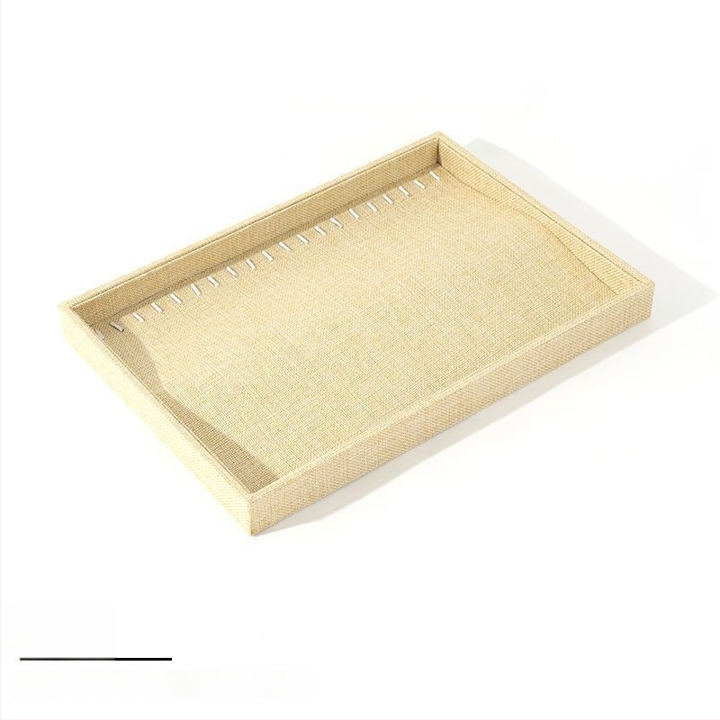 Gredzenu un juvelierizstrādājumu demonstrēšanas paliktnis — ABS materiāls, samta iekšējā apdare, viens līmenis, augstas klases dizains, šuvju izstrāde