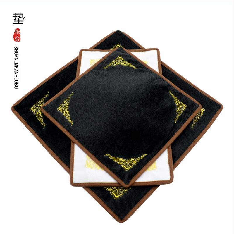 Viengabala rotaslietu demonstrācijas audums, plakanā stila, flaneles un citi materiāli, šuvju salikšana, pavasaris 2023