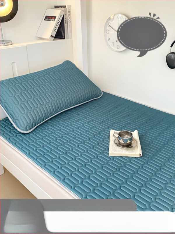 Gultas palags studentu kopmītnēs, dabīgs latekss, lateksa saturs 90% vai vairāk, drukāts audums, universāls stils