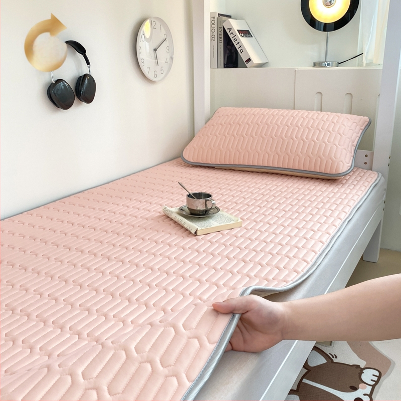 Gultas palags studentu kopmītnēs, dabīgs latekss, lateksa saturs 90% vai vairāk, drukāts audums, universāls stils