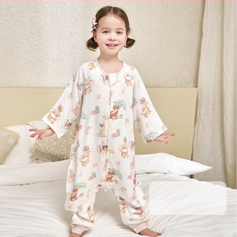 Guļammaiss zīdaiņiem 1–3 gadi: antibakteriāls materiāls no bambusa un kokvilnas gazes auduma, pildījums 100% kokvilna, atdalītas kājas, rāvējslēdzējs nālons