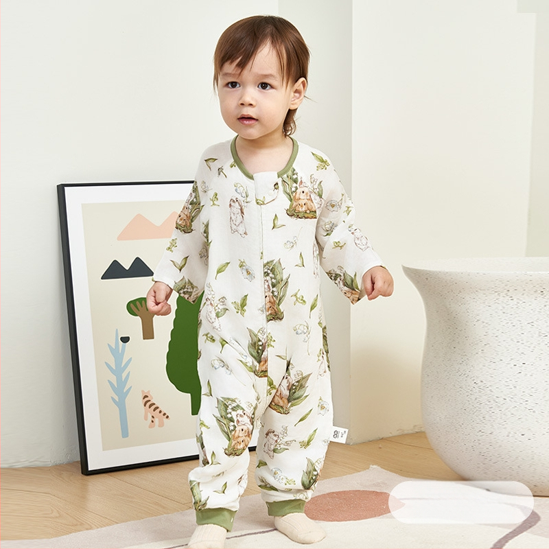 Guļammaiss zīdaiņiem 1–3 gadi: antibakteriāls materiāls no bambusa un kokvilnas gazes auduma, pildījums 100% kokvilna, atdalītas kājas, rāvējslēdzējs nālons