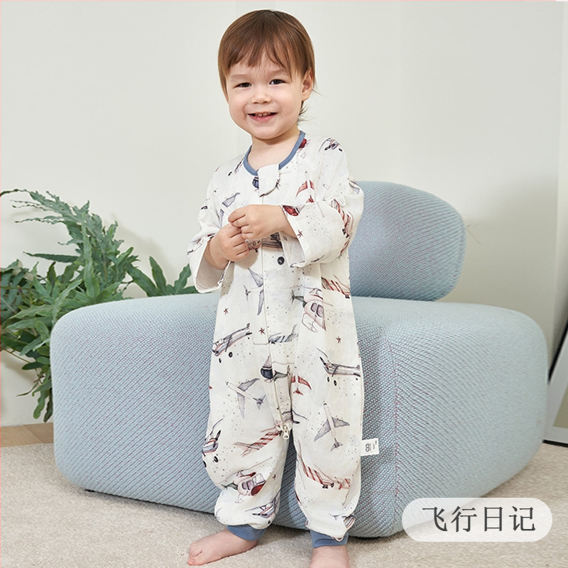 Guļammaiss zīdaiņiem 1–3 gadi: antibakteriāls materiāls no bambusa un kokvilnas gazes auduma, pildījums 100% kokvilna, atdalītas kājas, rāvējslēdzējs nālons