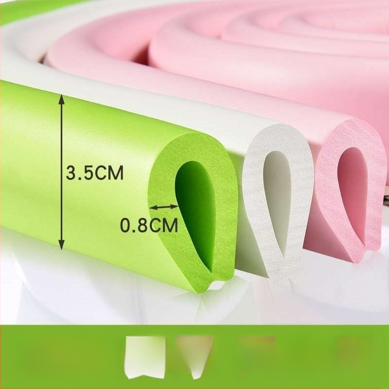 U-veida aizsargjosla galda malām no putām, pašlīmējoša, aizsardzībai pret stikla malām