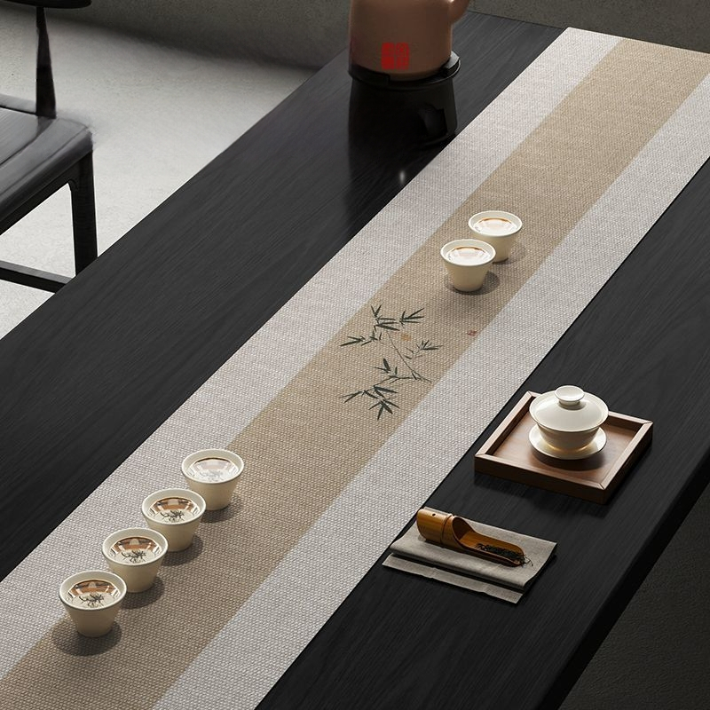 Stolnjak, poliesterski materijal, kvadratnog oblika, kineski stil, uzorak biljaka i cvijeća, otporan na habanje i upija vodu