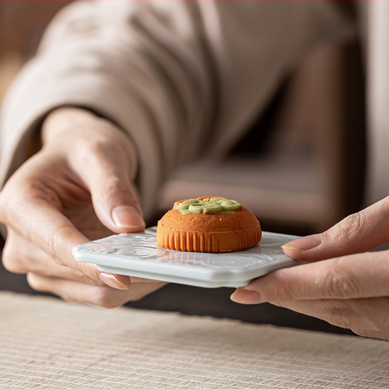 Порцеланова плодова чиния — Wuxitang, китайска простота, лек лукс ретро, код продукта: Full Moon Auspicious Clouds Saucer