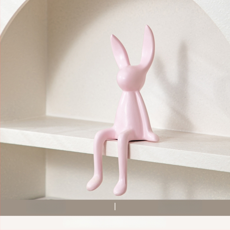 Keramikas zaķa figūra ar garām ausīm – Skandināvu moderns minimālisms, krāsots dekors dzīvojamā istabā, televizora skapī, vīna skapī un ieejā
