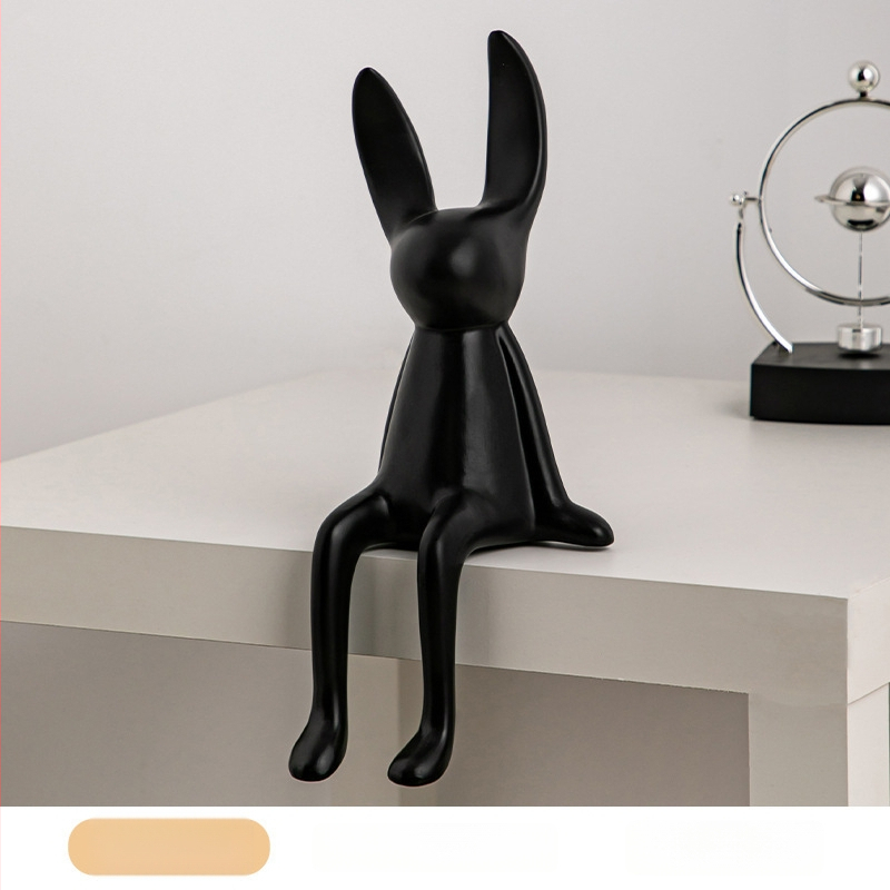 Keramikas zaķa figūra ar garām ausīm – Skandināvu moderns minimālisms, krāsots dekors dzīvojamā istabā, televizora skapī, vīna skapī un ieejā