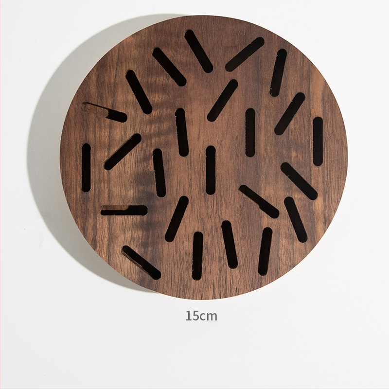 Koka juvelieru displeja trauks, mākslinieciskais stils, 2025. gada pavasaris