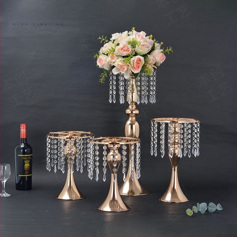 Ziedu vāze ar pērļu un kristālu pērlēm kāzu dekoram (Zīmols: Benchon; Materiāls: Dzelzs; Kategorija: Vietas izkārtojuma rekvizīti; Tips: Ziedu vāze ar pērlītēm)