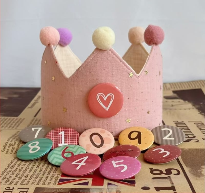 Bērnu dzimšanas dienas cepure‑vainags rekvizīts fotogrāfijām, audums, pielāgojama, individuāli iepakota, vecuma grupas 0–3, 3–6, 6–10, 10+