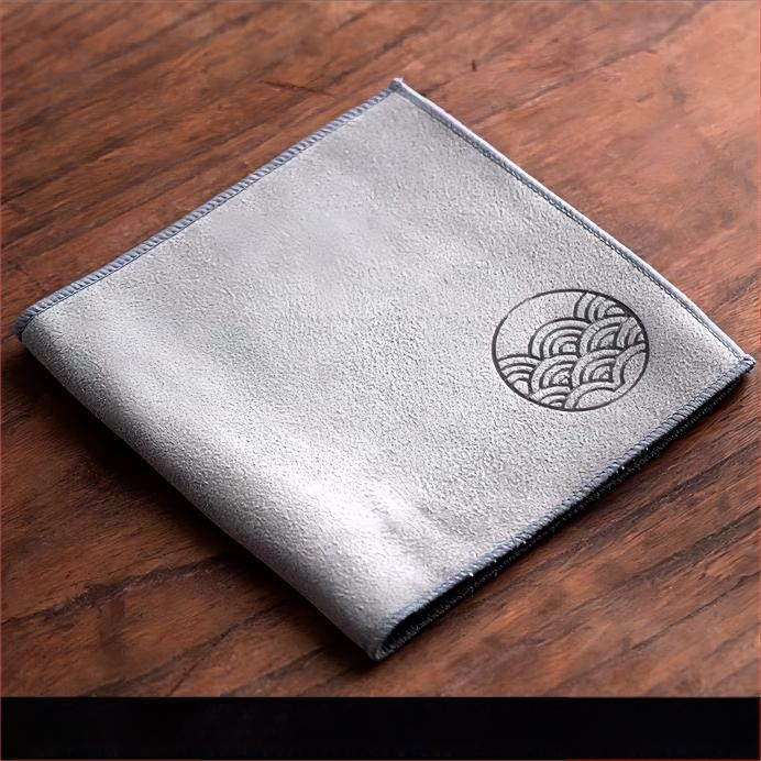 Zen-inspireeritud teekäterätik, paks ja väga imav, segu materjalist (Tootekood: 010; Tootmisprotsess: trükk; Imavus: 0–5 s)