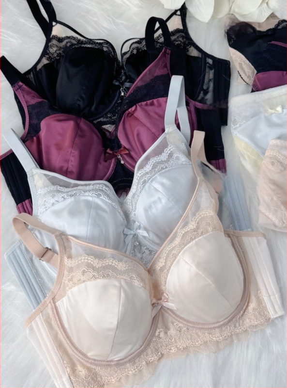 Push-Up krūšturis no satīna ar neilonu, plāna kāss, sānu krūšu savākšana, elpojošs, aizmugurē četru rindu aizdare