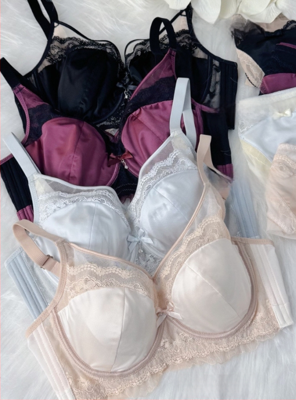 Push-Up krūšturis no satīna ar neilonu, plāna kāss, sānu krūšu savākšana, elpojošs, aizmugurē četru rindu aizdare