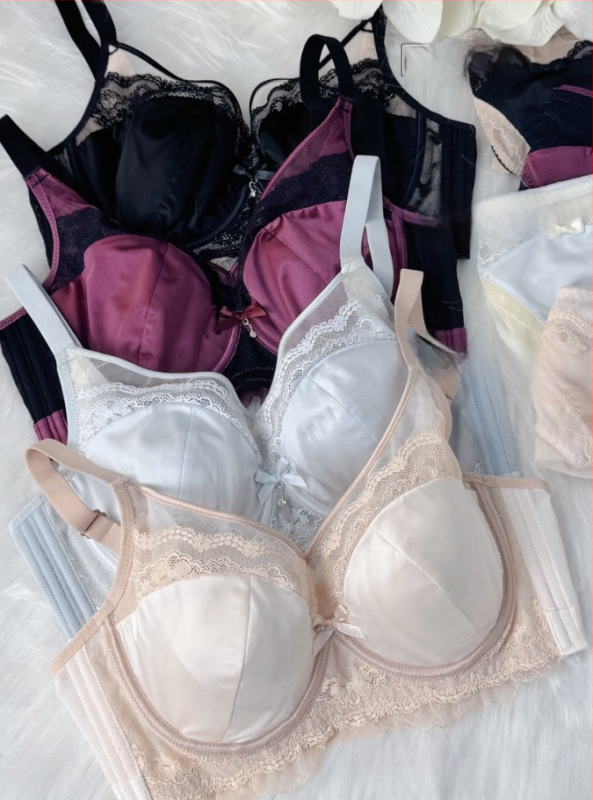 Push-Up krūšturis no satīna ar neilonu, plāna kāss, sānu krūšu savākšana, elpojošs, aizmugurē četru rindu aizdare