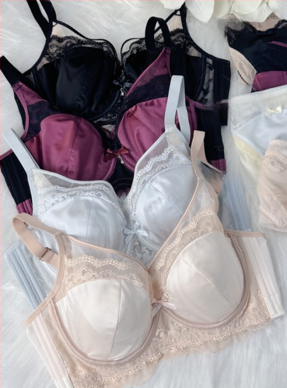 Push-Up krūšturis no satīna ar neilonu, plāna kāss, sānu krūšu savākšana, elpojošs, aizmugurē četru rindu aizdare