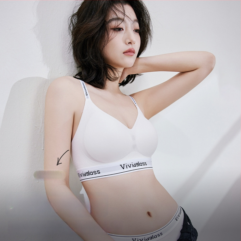 Modal krūštura komplekts, sporta stils, 3/4 kauss, veidota putas kauss, fiksētas dubultās siksnas, aizmugurē trīs rindu āķu aizdare, elpojošs, bez šuvēm