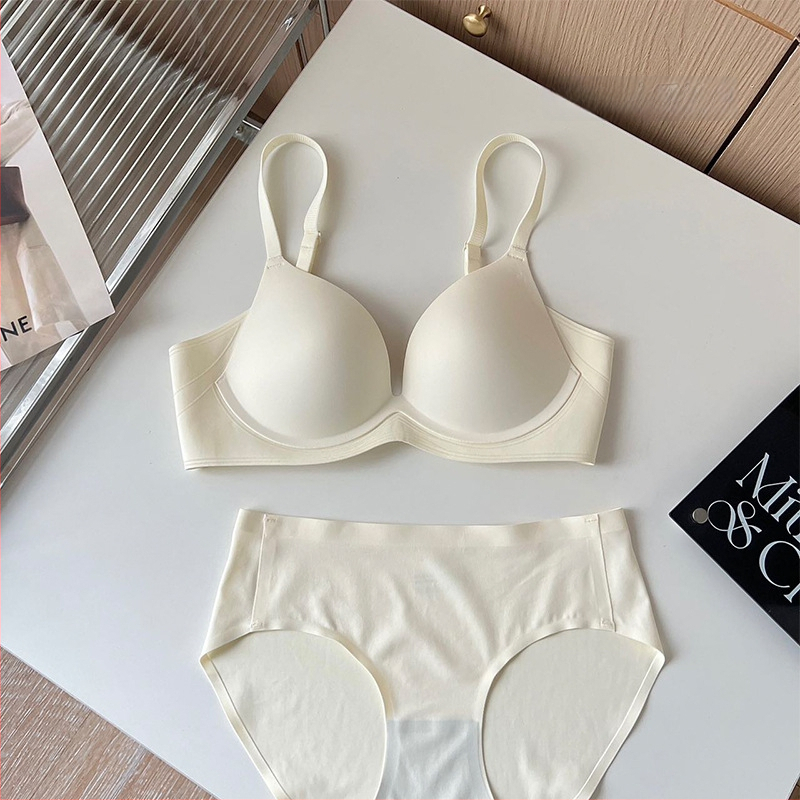 Bezšuvju glancēts push-up krūšturis sievietēm, neilons, kauss 3/4, aizmugures četru āķu aizdare, fiksētas siksnas, elpojoša mīksta atbalsta