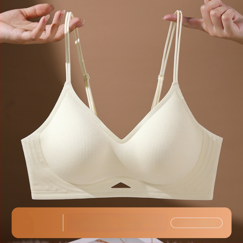 Bezvadu krūšturis ar 3/4 kausiem, plānas veidotas kupas, fiksētas siksnas, elpojošs neilona audums, mugurējais aizdare ar četru rindu aizdarēm