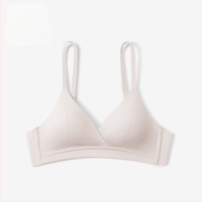 Bezvadu trikāšu krūšturis ar Modal audumu, plānas veidojošas kausi, aizmugurē trīs rindu āķu aizvērums, fiksētas dubultās siksnas, elpojošs un ērt