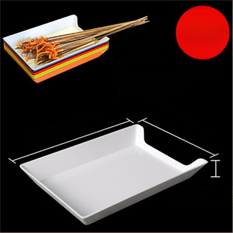 Műanyag nyársak megjelenítő tálca étteremhez, szabálytalan alak, egyszínű, 14–14,9 cm átmérőjű, mikrohullámú sütőben használható