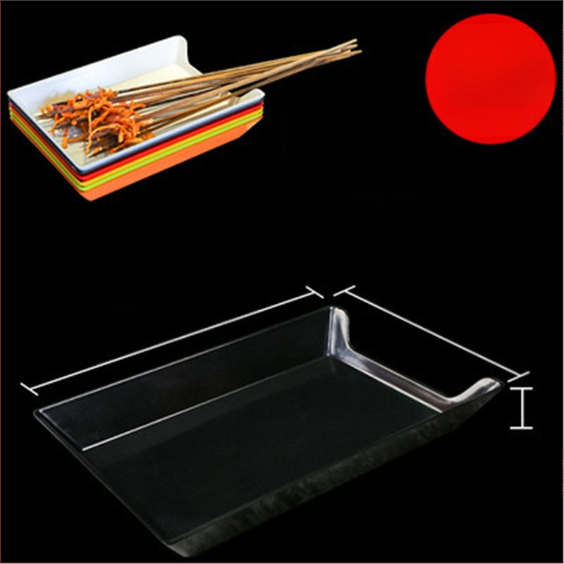 Műanyag nyársak megjelenítő tálca étteremhez, szabálytalan alak, egyszínű, 14–14,9 cm átmérőjű, mikrohullámú sütőben használható