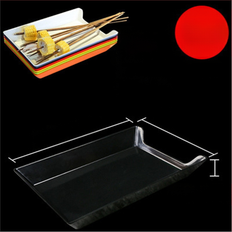 Műanyag nyársak megjelenítő tálca étteremhez, szabálytalan alak, egyszínű, 14–14,9 cm átmérőjű, mikrohullámú sütőben használható