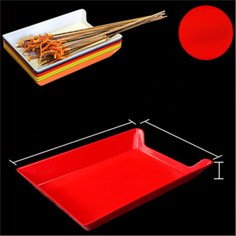 Műanyag nyársak megjelenítő tálca étteremhez, szabálytalan alak, egyszínű, 14–14,9 cm átmérőjű, mikrohullámú sütőben használható