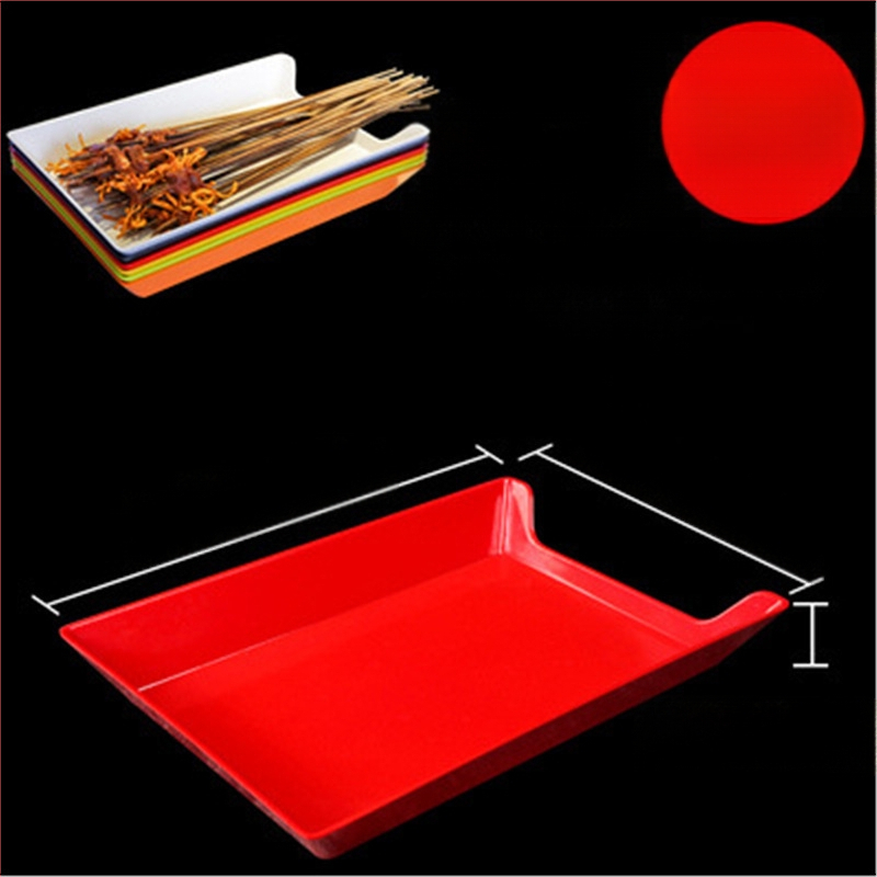 Műanyag nyársak megjelenítő tálca étteremhez, szabálytalan alak, egyszínű, 14–14,9 cm átmérőjű, mikrohullámú sütőben használható