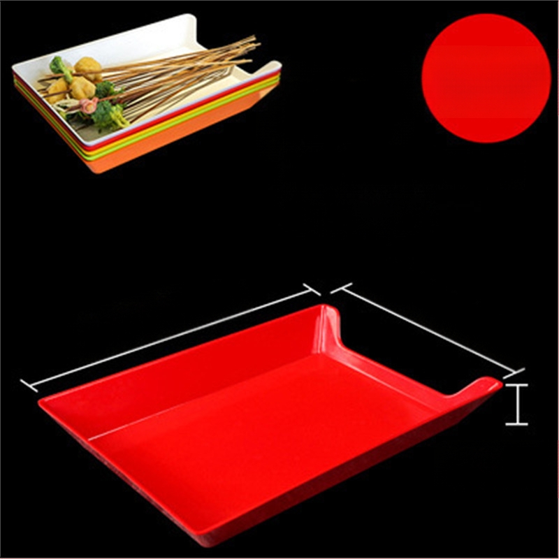 Műanyag nyársak megjelenítő tálca étteremhez, szabálytalan alak, egyszínű, 14–14,9 cm átmérőjű, mikrohullámú sütőben használható