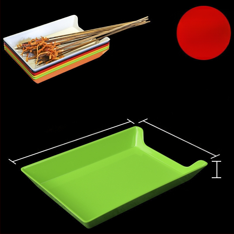 Műanyag nyársak megjelenítő tálca étteremhez, szabálytalan alak, egyszínű, 14–14,9 cm átmérőjű, mikrohullámú sütőben használható