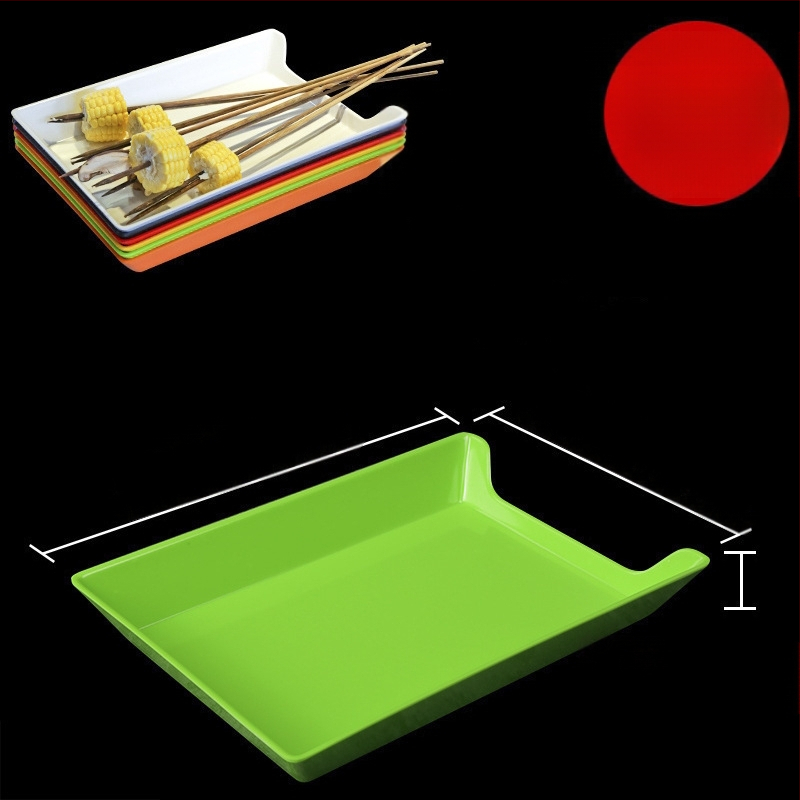 Műanyag nyársak megjelenítő tálca étteremhez, szabálytalan alak, egyszínű, 14–14,9 cm átmérőjű, mikrohullámú sütőben használható