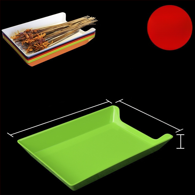 Műanyag nyársak megjelenítő tálca étteremhez, szabálytalan alak, egyszínű, 14–14,9 cm átmérőjű, mikrohullámú sütőben használható