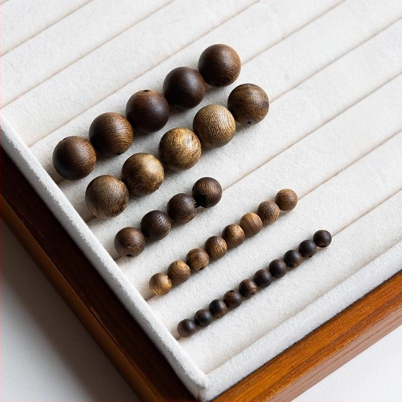 Agarwood helmestest kaelakee, looduslik stiil, poleeritud viimistlus, 2022 suve väljaanne