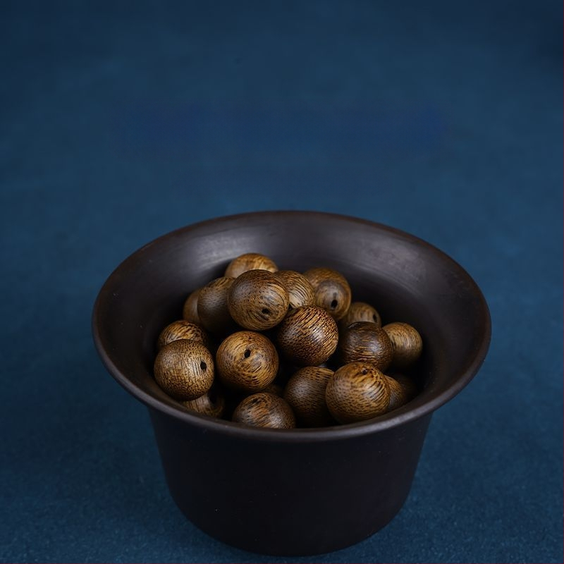 Agarwood helmestest kaelakee, looduslik stiil, poleeritud viimistlus, 2022 suve väljaanne