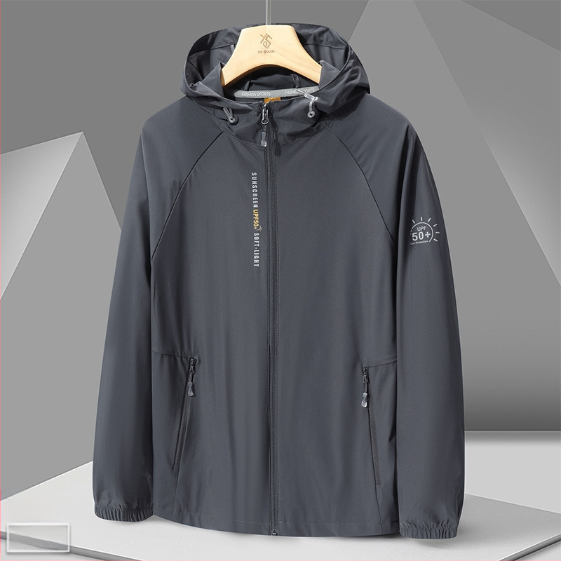 Ārējā vēja jaka 996 – universāla, UPF50+ UV aizsardzība, elpojoša un ļoti viegla, kamuflāžas modelis ar kapuci, poliesters