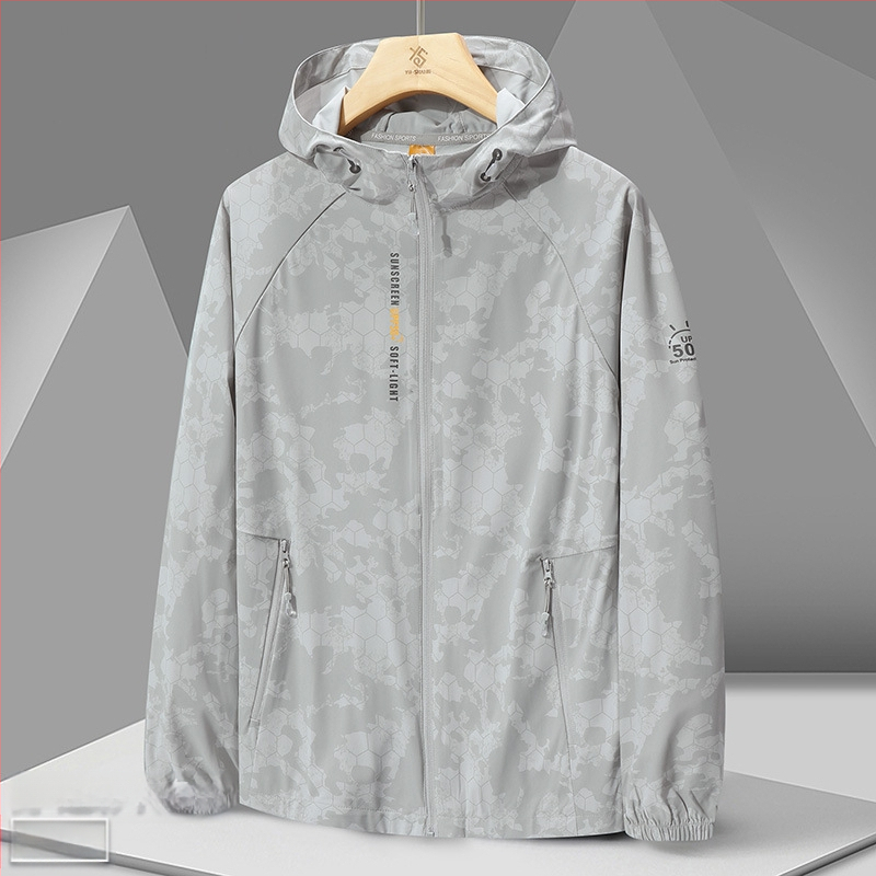 Ārējā vēja jaka 996 – universāla, UPF50+ UV aizsardzība, elpojoša un ļoti viegla, kamuflāžas modelis ar kapuci, poliesters