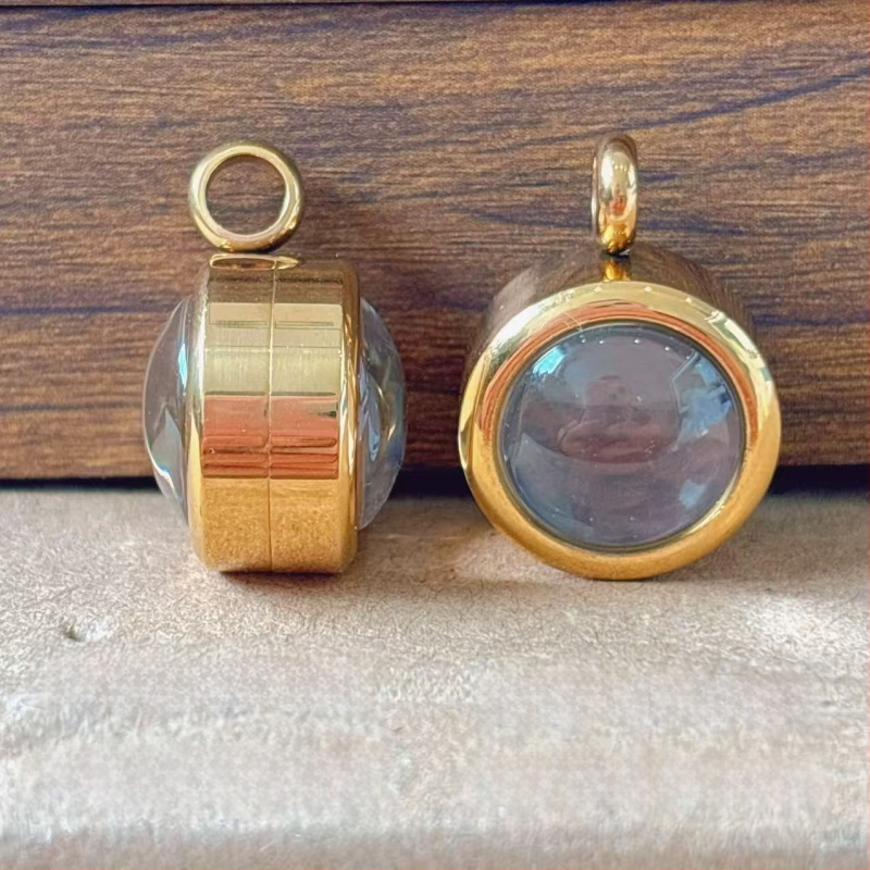 Nerūsējošā tērauda apaļš piekariņš kaklarotai ar izliektu virsmu, elektroplatēšana, daudzpusīgs stils