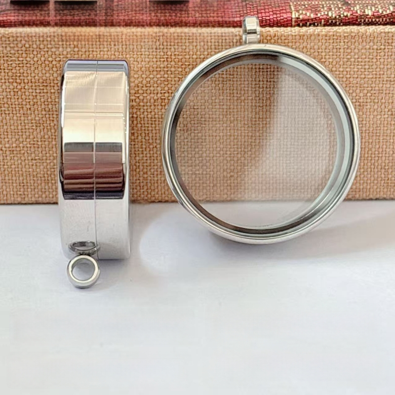 Nerūsējošā tērauda apaļš piekariņš kaklarotai ar izliektu virsmu, elektroplatēšana, daudzpusīgs stils